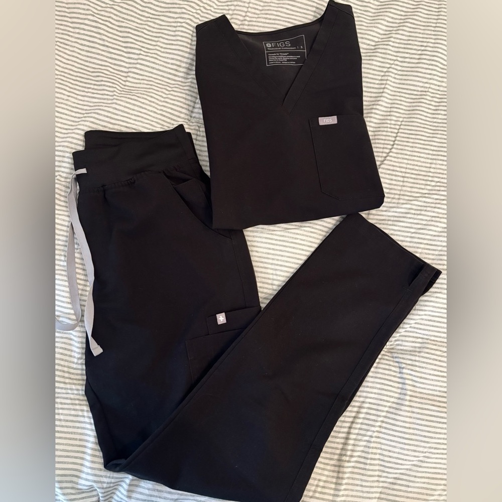 Figs Black Scrub Set